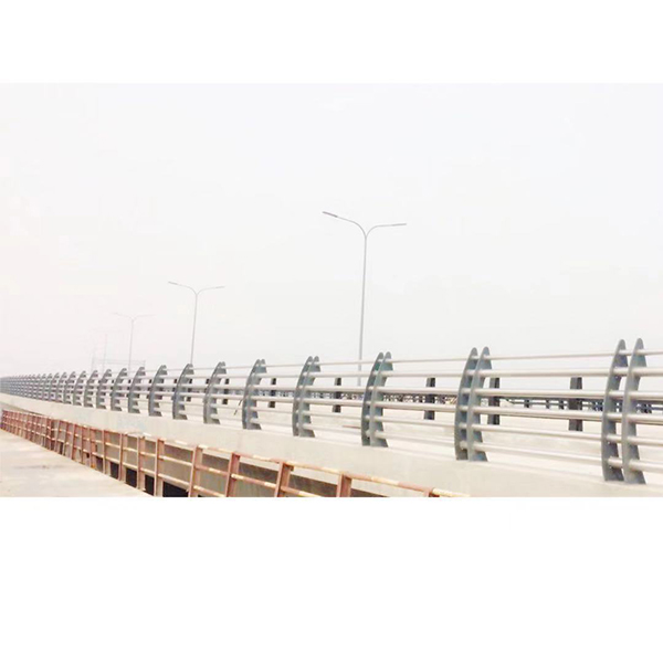 道路、橋梁不銹鋼復(fù)合管13.jpg 道路、橋梁不銹鋼復(fù)合管13.jpg