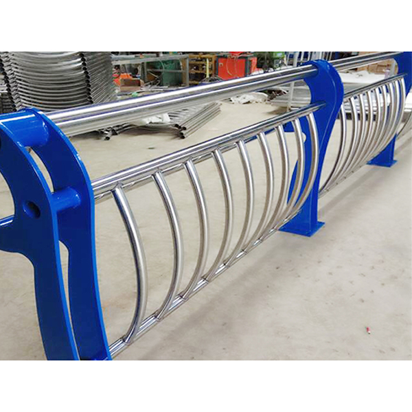 道路、橋梁不銹鋼復(fù)合管10.jpg 道路、橋梁不銹鋼復(fù)合管10.jpg